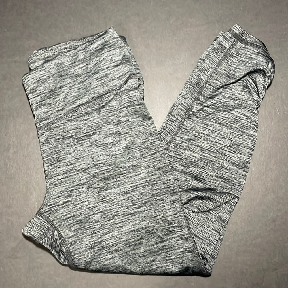 Gaiam Gray & Black Capri Length Yoga Leggings In Women’s Size Xs
